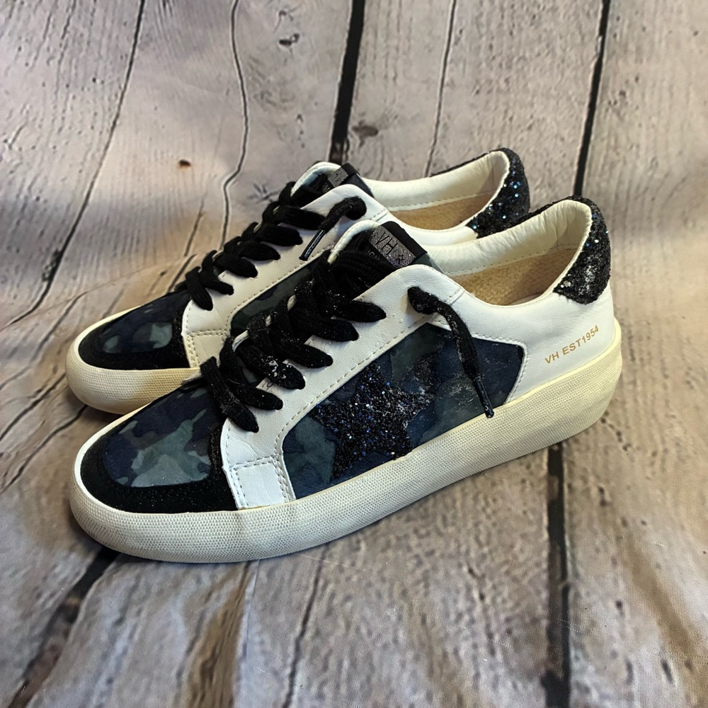 Vintage Havana Women’s Blue Glitter Star Camo Faux Cowhide White Sneaker Sz 7.5?